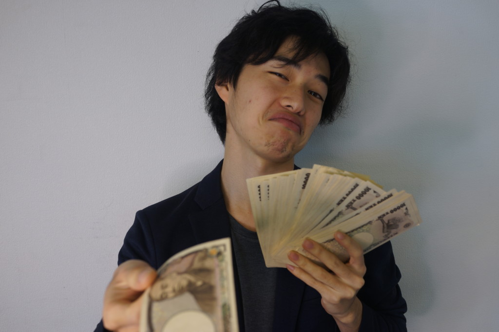 フリー画像素材 たくさんお金を持ってるのに一万円しかくれないケチな男性 フリー素材のaphoto アフォト