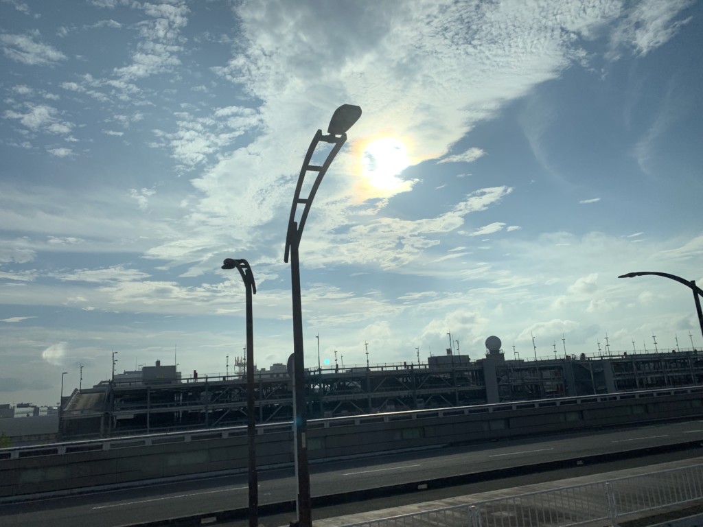 フリー画像素材 うろこ雲と太陽が綺麗な夏の空 フリー素材のaphoto アフォト