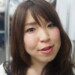 何かを言いかけて言わない女性