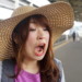 誰にもみられてないから変顔で遊ぶ女性