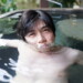 温泉で溺れる男性
