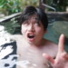 露天風呂で溺れて助けを求める男性