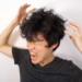 発狂する男性