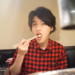 女子と焼肉屋に来たけど何を話したらいいか分からずにただ黙々と肉を食い続ける陰キャ
