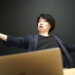 暇だから仕事中に自撮りをする男性