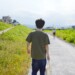 哀愁漂う男の背中