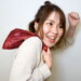 サンタさんみたいにプレゼントを渡しに行く女性