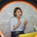 照明越しに見るライブ配信者